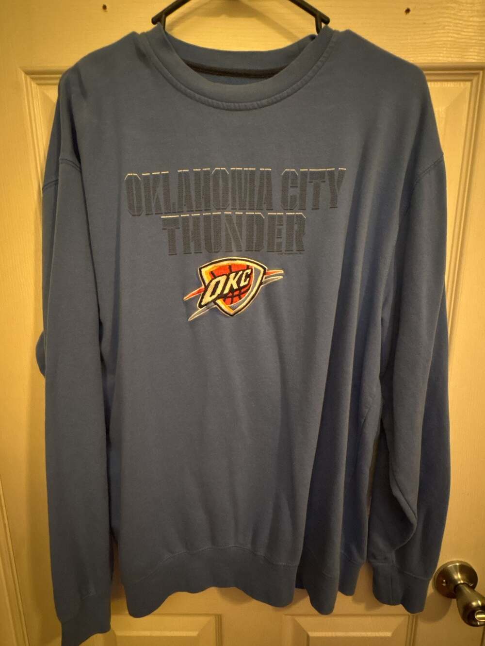 NBA Oklahoma City Thunder Blue Crewneck Sweatshirt Size Large